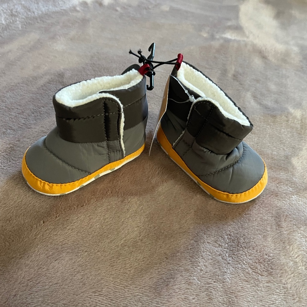 NWT! Baby winter sleeper boots 3-6 months